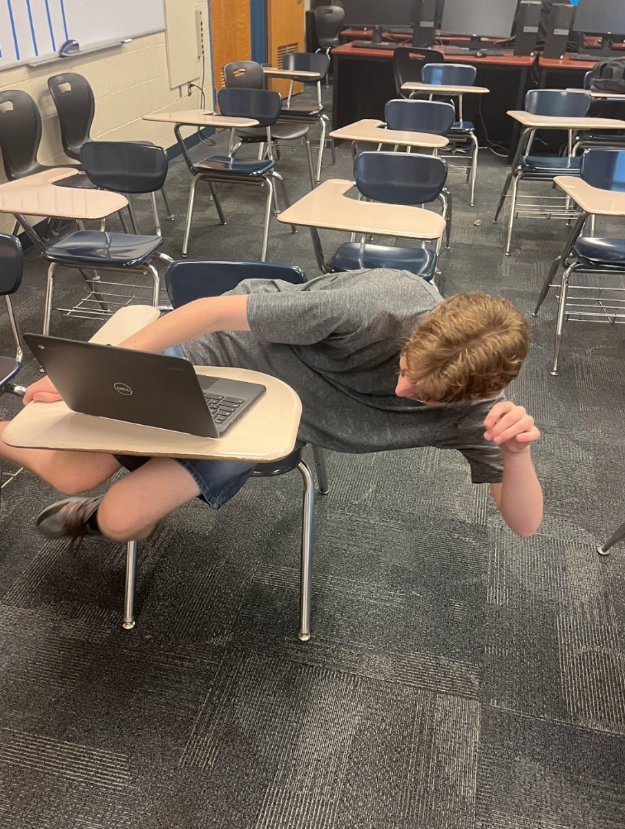 Right-handed+desks+are+ruining+the+left-handed+community