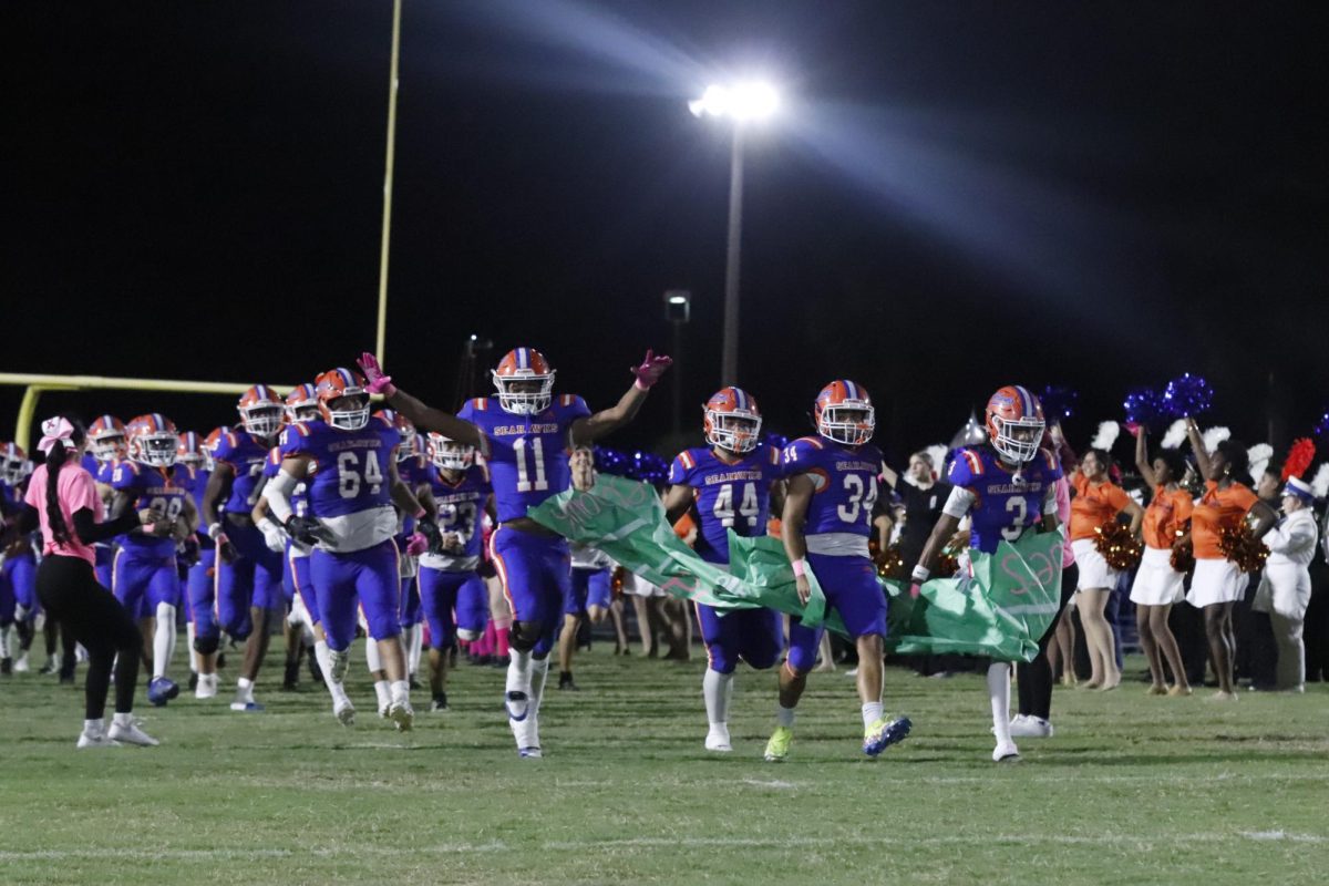 Photo Gallery (10/18) : Football v. Riverdale High